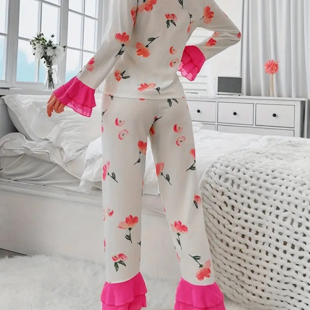Elegant Floral Pajama Lounge Wear with Ruffle Hems| Size: 8/10 - Picture 4 of 4